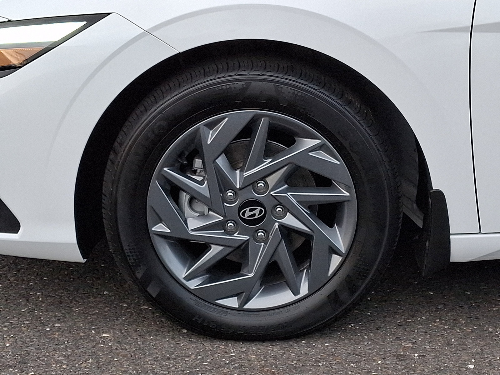 Certified 2024 Hyundai Elantra SEL FWD image 8