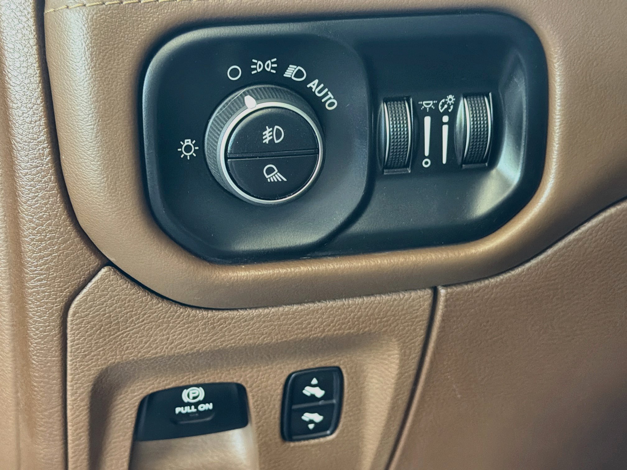 Used 2019 RAM 1500 Limited AWD/4WD image 16