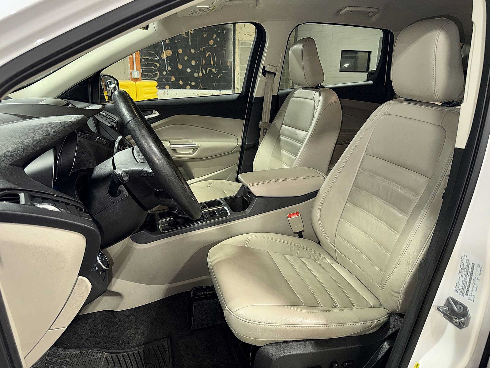 Used 2018 Ford Escape Titanium w/ Ford Safe & Smart Package AWD/4WD image 15