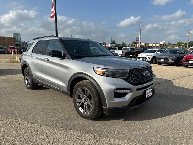 Used 2023 Ford Explorer XLT w/ Equipment Group 202A AWD/4WD image 4