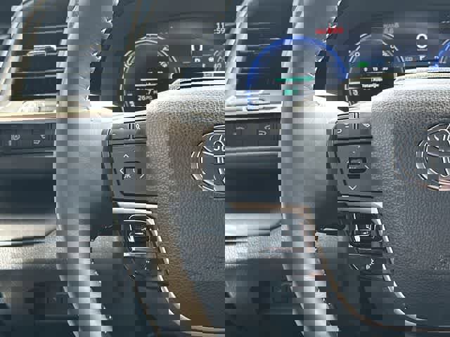 Used 2025 Toyota Crown Platinum AWD/4WD image 8