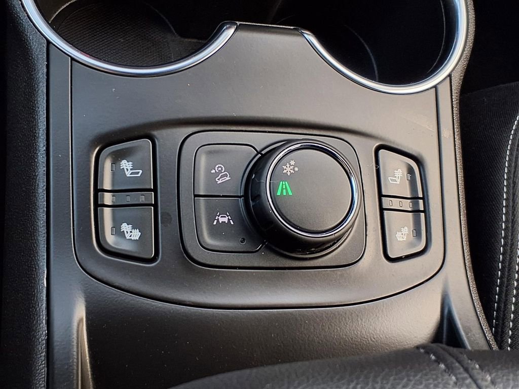 Used 2024 GMC Terrain SLE w/ Driver Convenience Package image 21