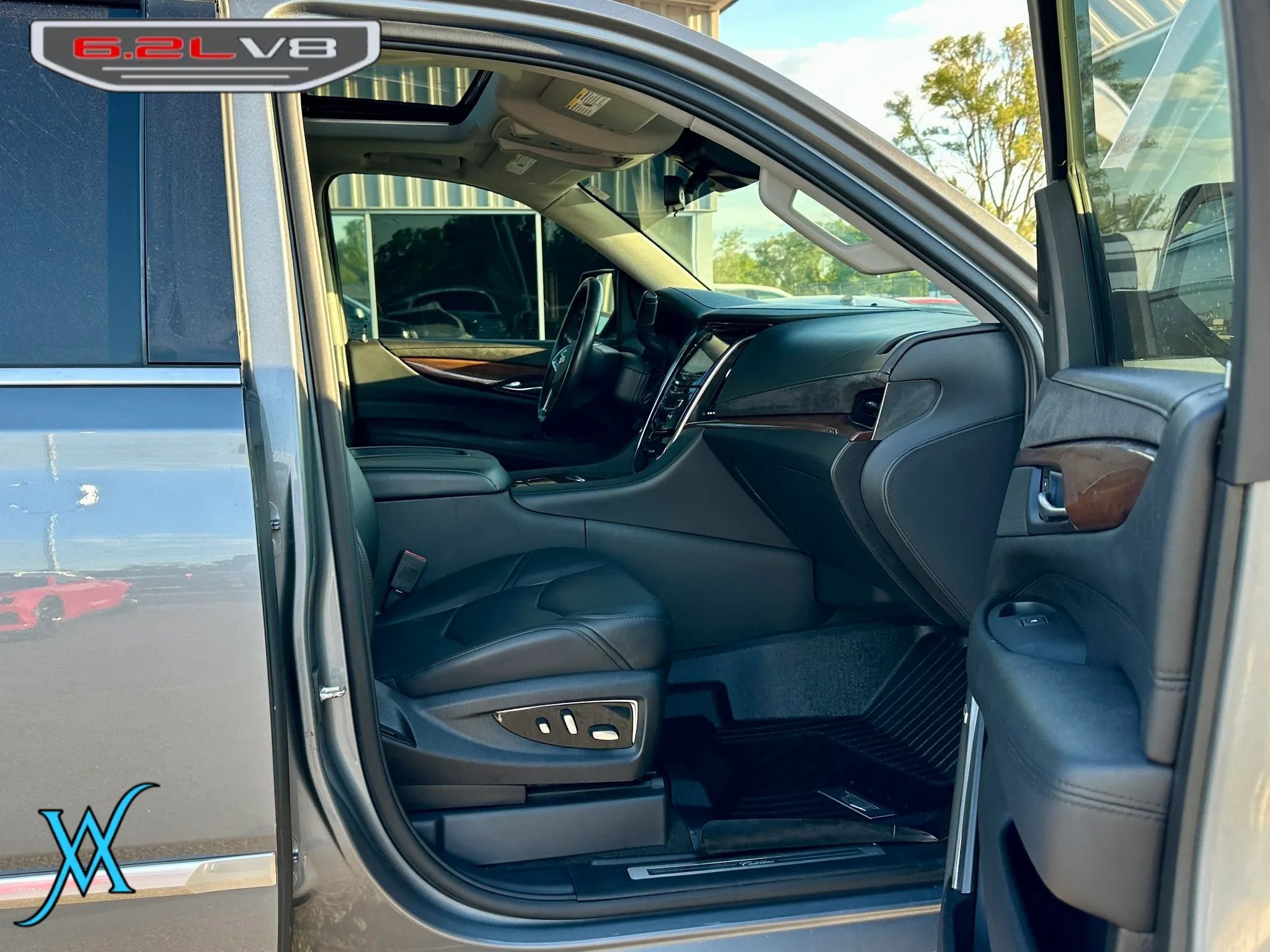 Used 2020 Cadillac Escalade Luxury AWD/4WD image 19