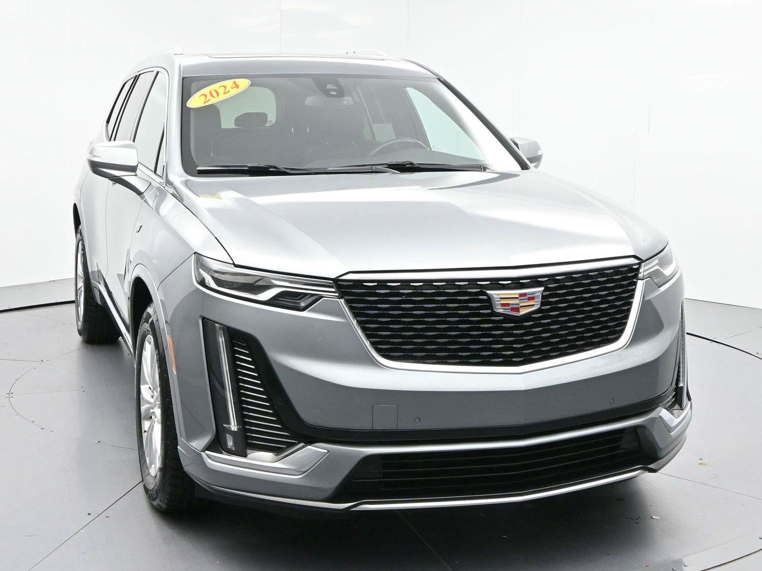 Used 2024 Cadillac XT6 Luxury FWD image 2