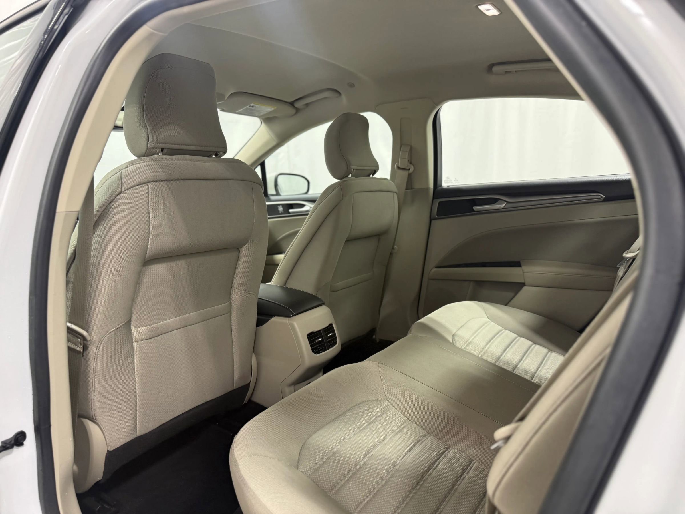 Used 2019 Ford Fusion SE image 33