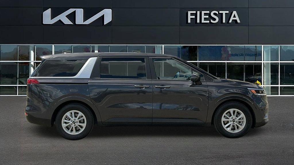 Used 2024 Kia Carnival LX FWD image 6