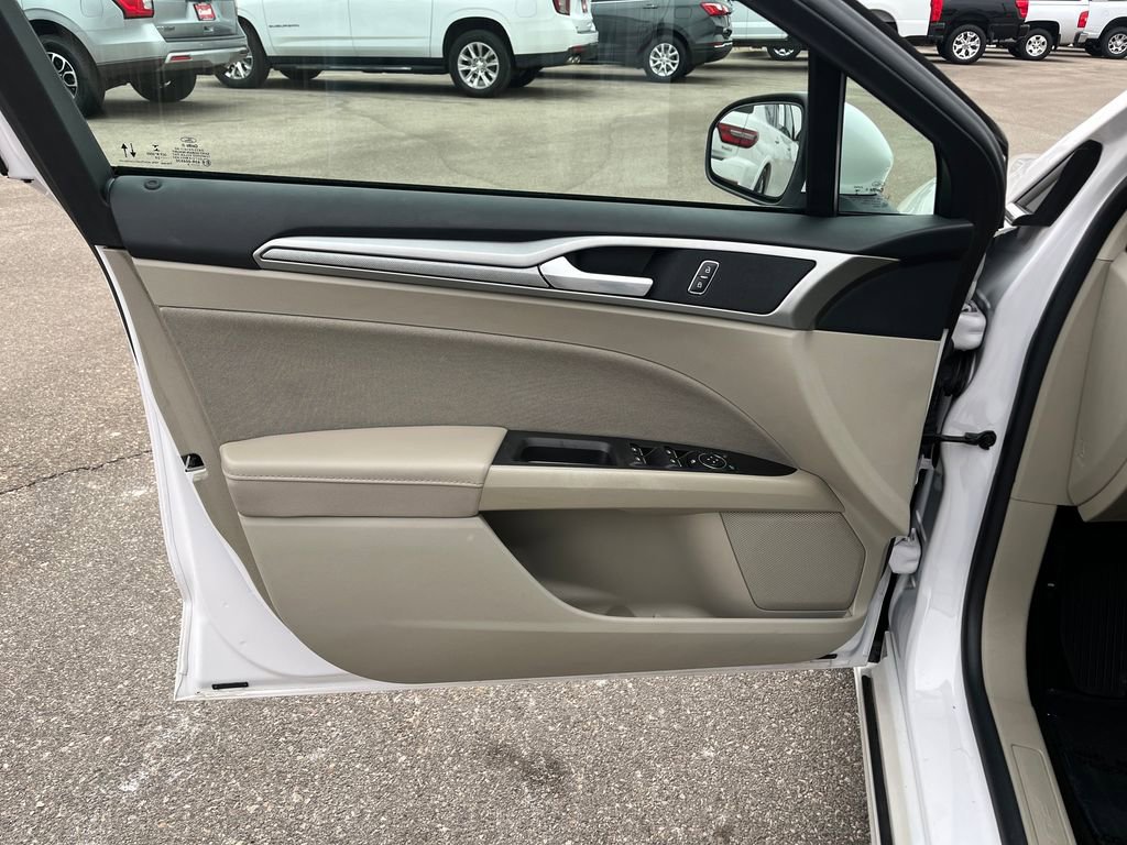 Used 2020 Ford Fusion SE image 13