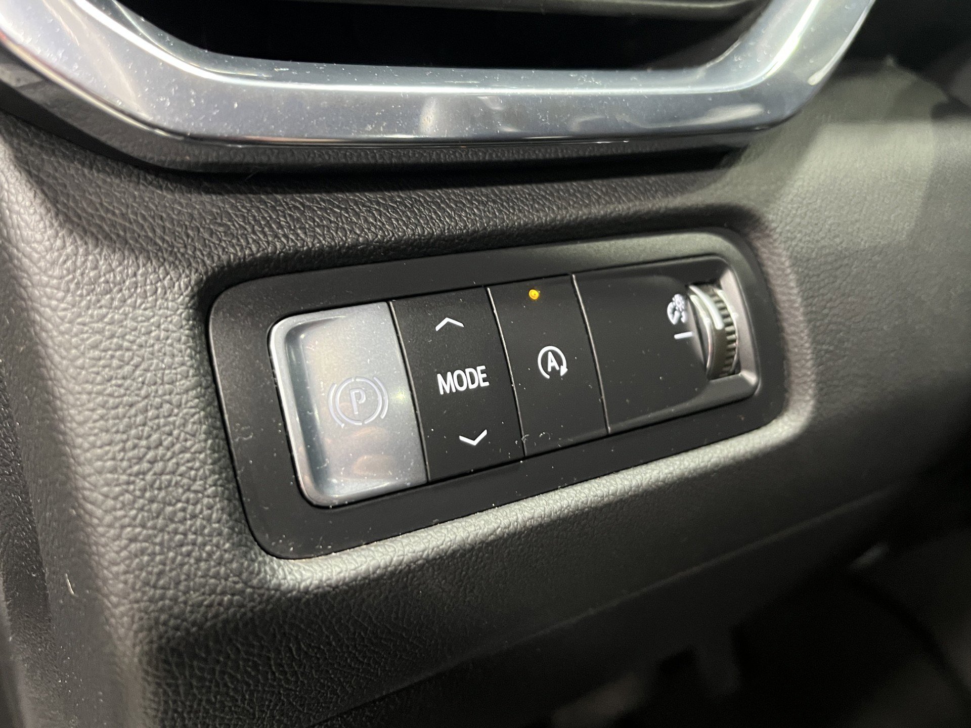 Certified 2025 GMC Acadia Elevation FWD image 13