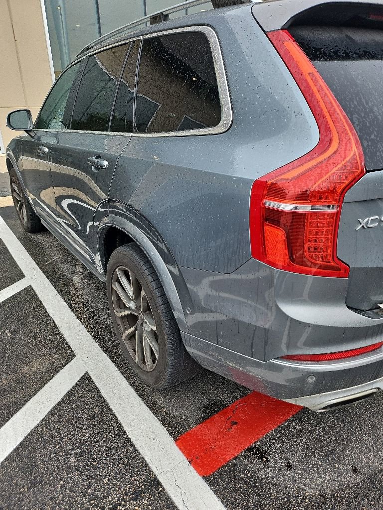 Used 2017 Volvo XC90 T5 Momentum w/ Vision Package FWD image 4