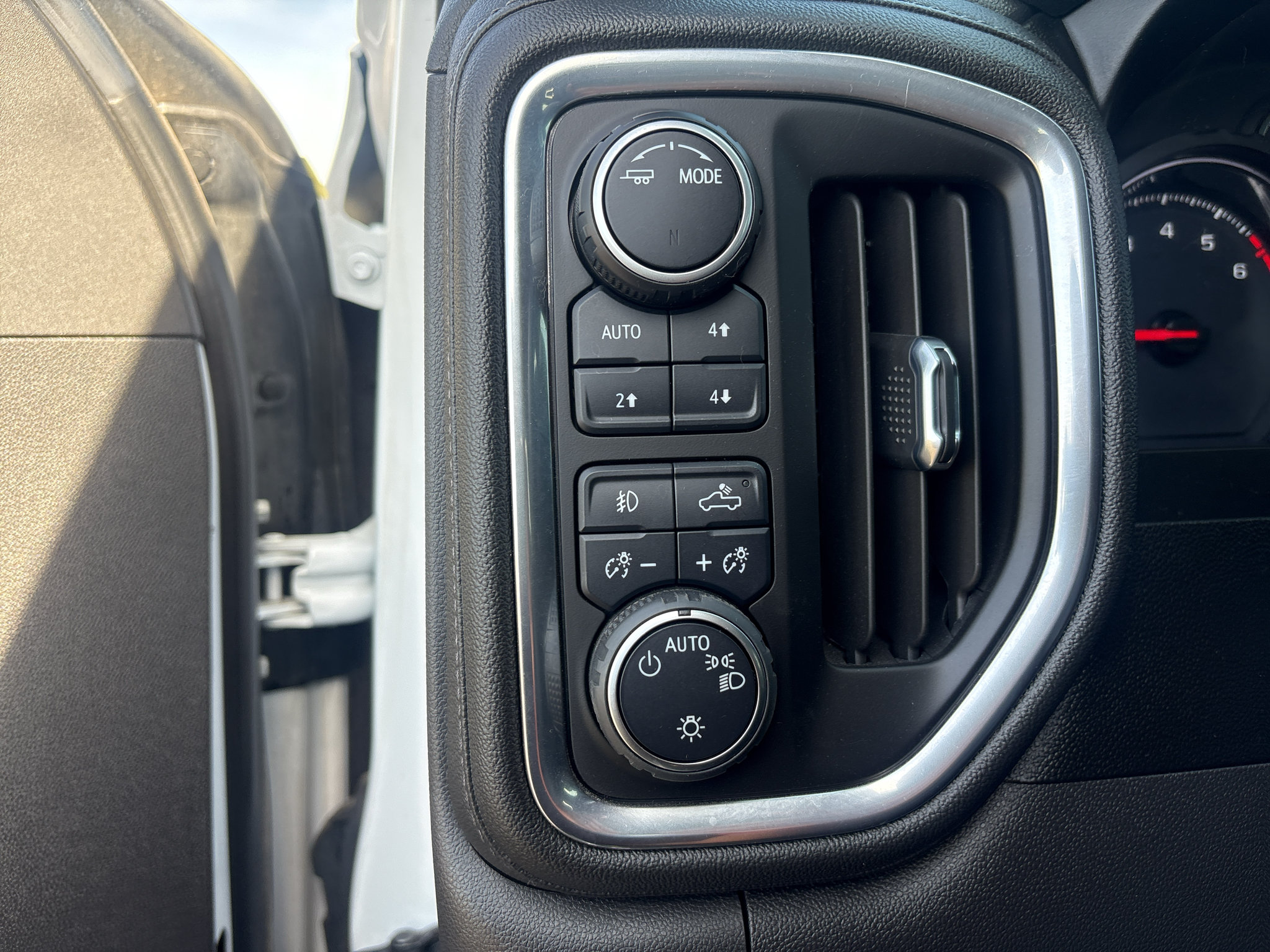 Used 2021 Chevrolet Silverado 1500 LT Trail Boss w/ Bed Protection Package AWD/4WD image 14