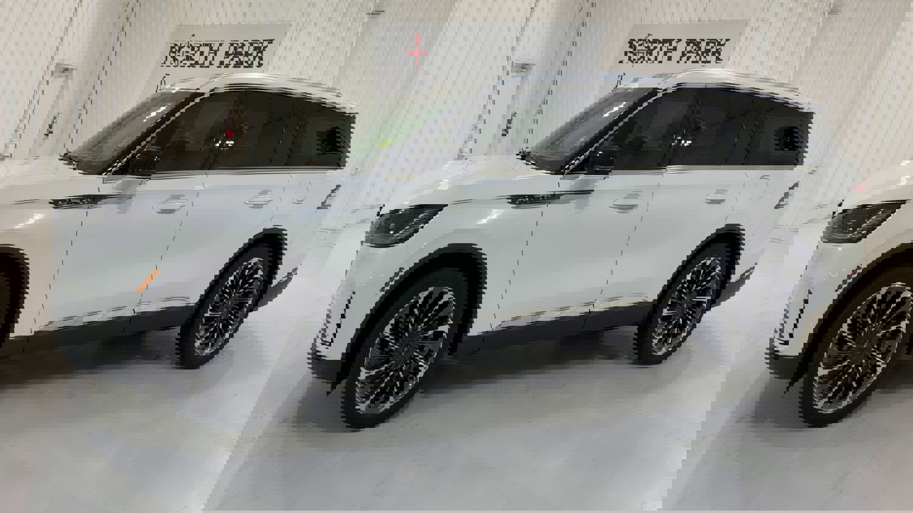 Used 2025 Lincoln Aviator Reserve w/ Illumination Package image 6