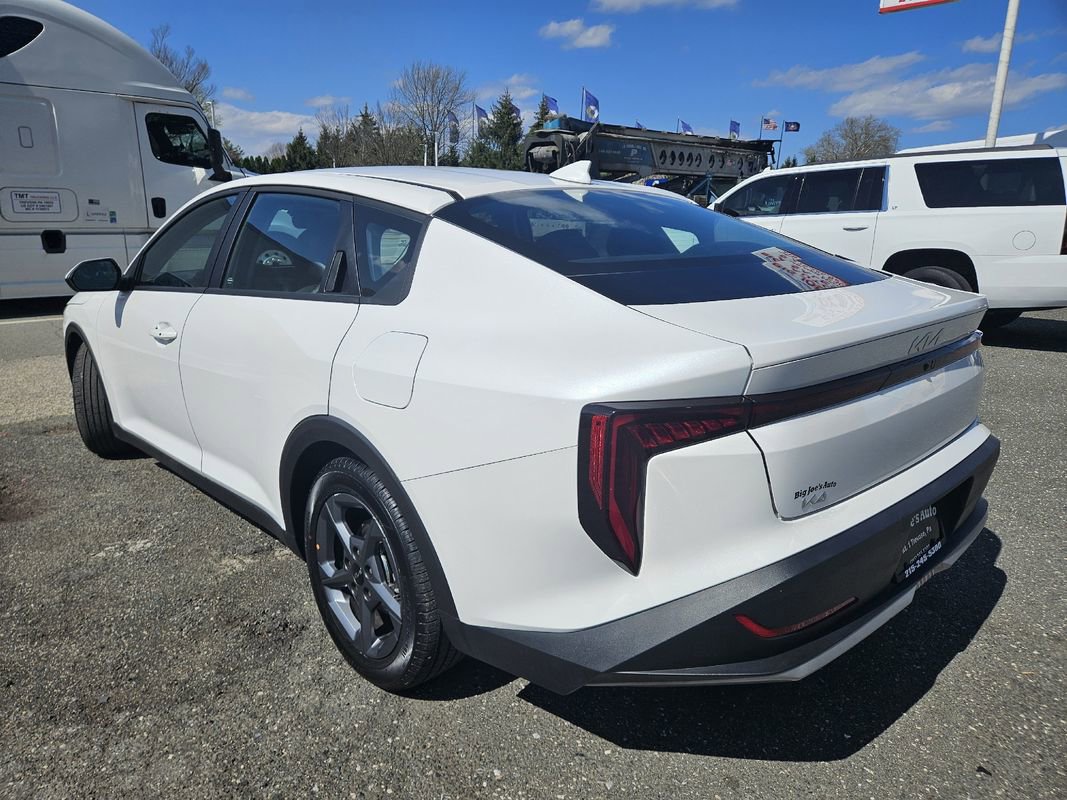 Used 2025 Kia K4 LXS image 3