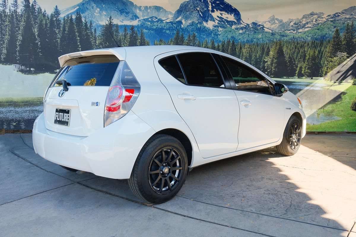 Used 2014 Toyota Prius C Three FWD image 6