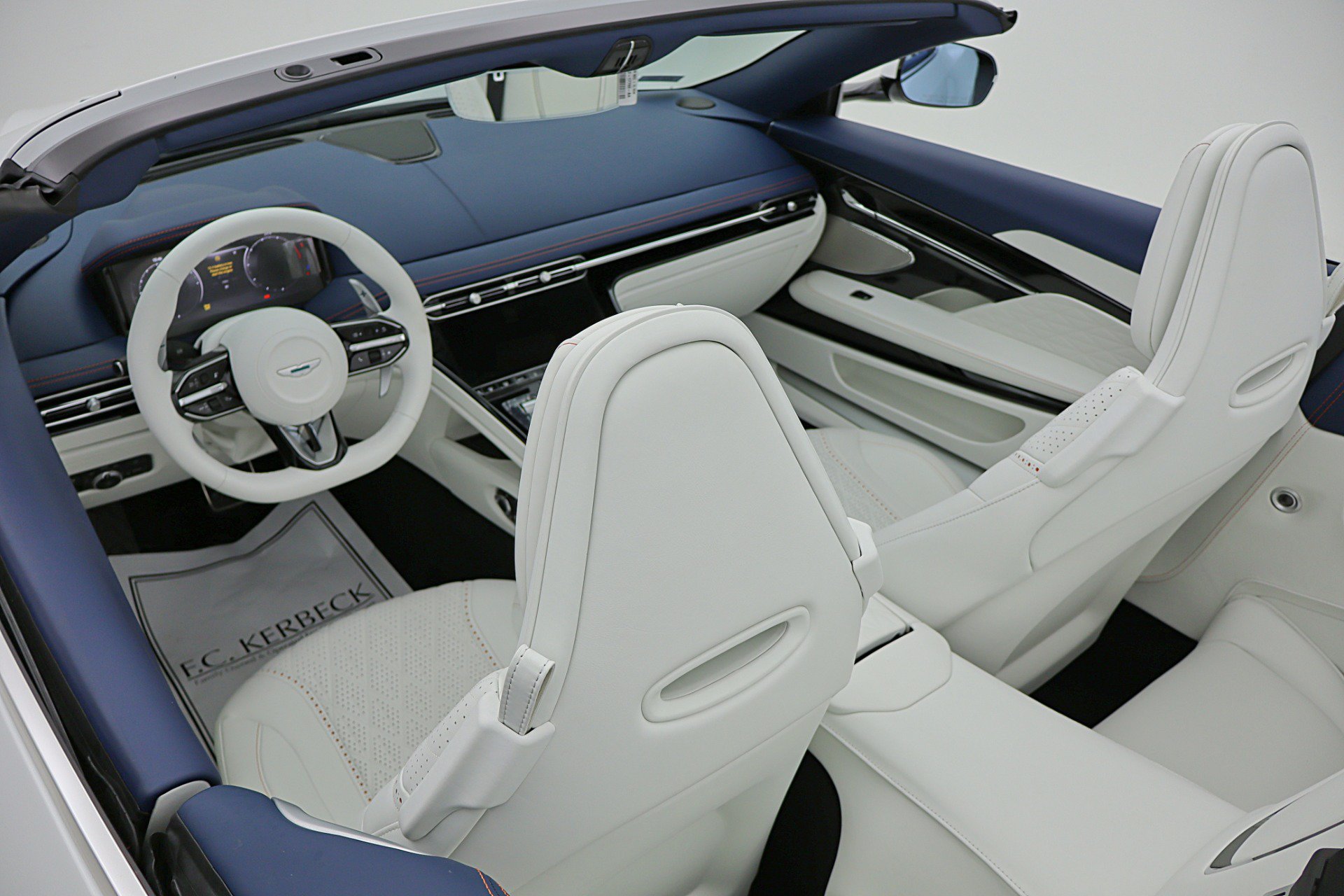 Used 2026 Aston Martin DB12 Convertible RWD image 54