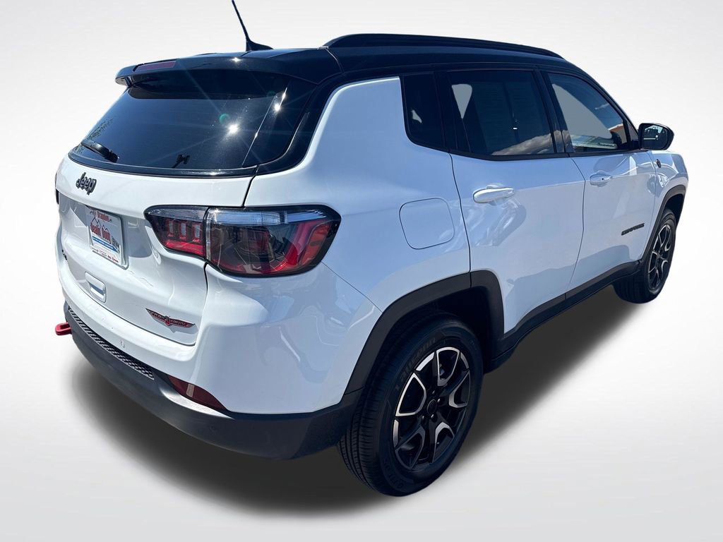 Used 2025 Jeep Compass Trailhawk AWD/4WD image 6