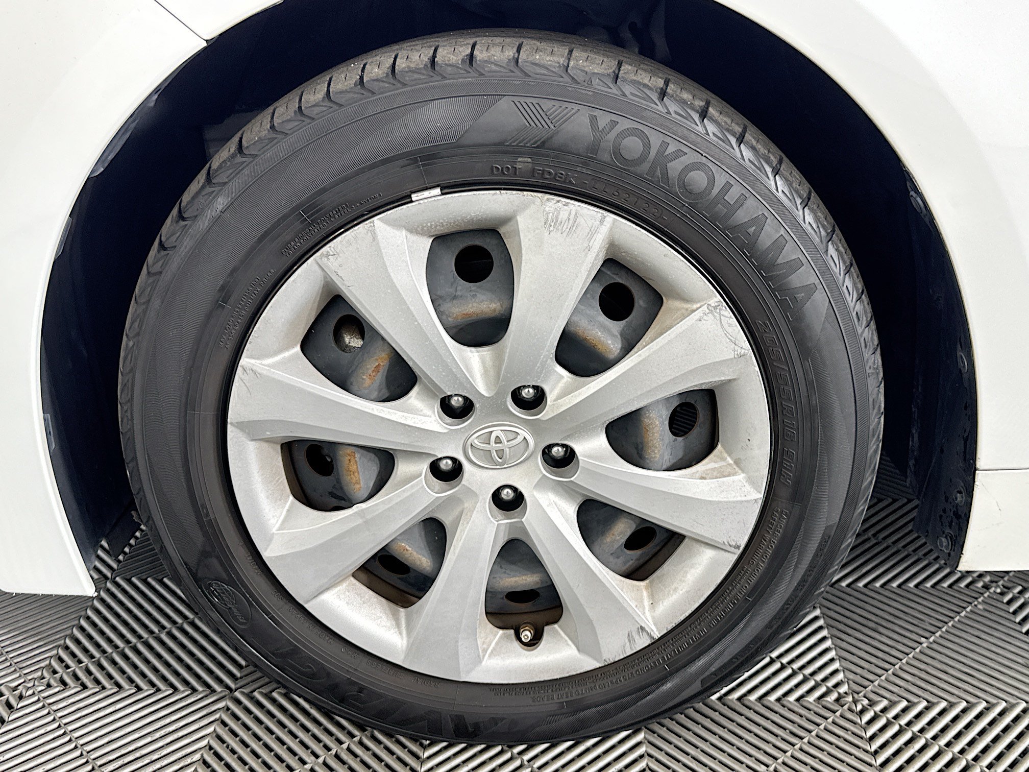 Used 2022 Toyota Corolla LE FWD image 36