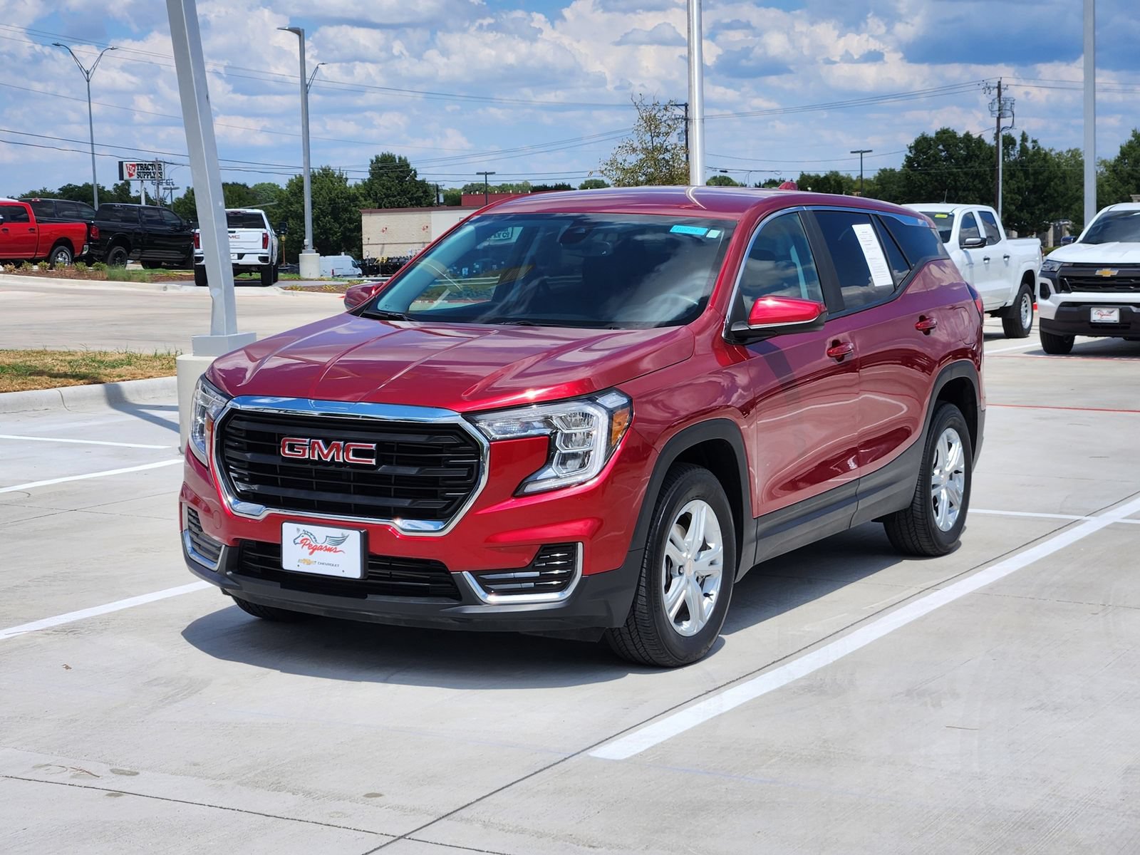 Used 2024 GMC Terrain SLE AWD/4WD image 2