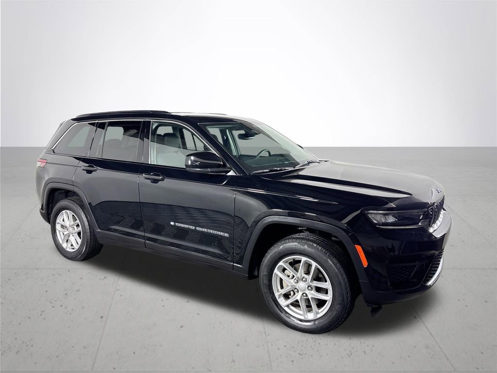 Used 2023 Jeep Grand Cherokee Laredo w/ Luxury Tech Group I image 4