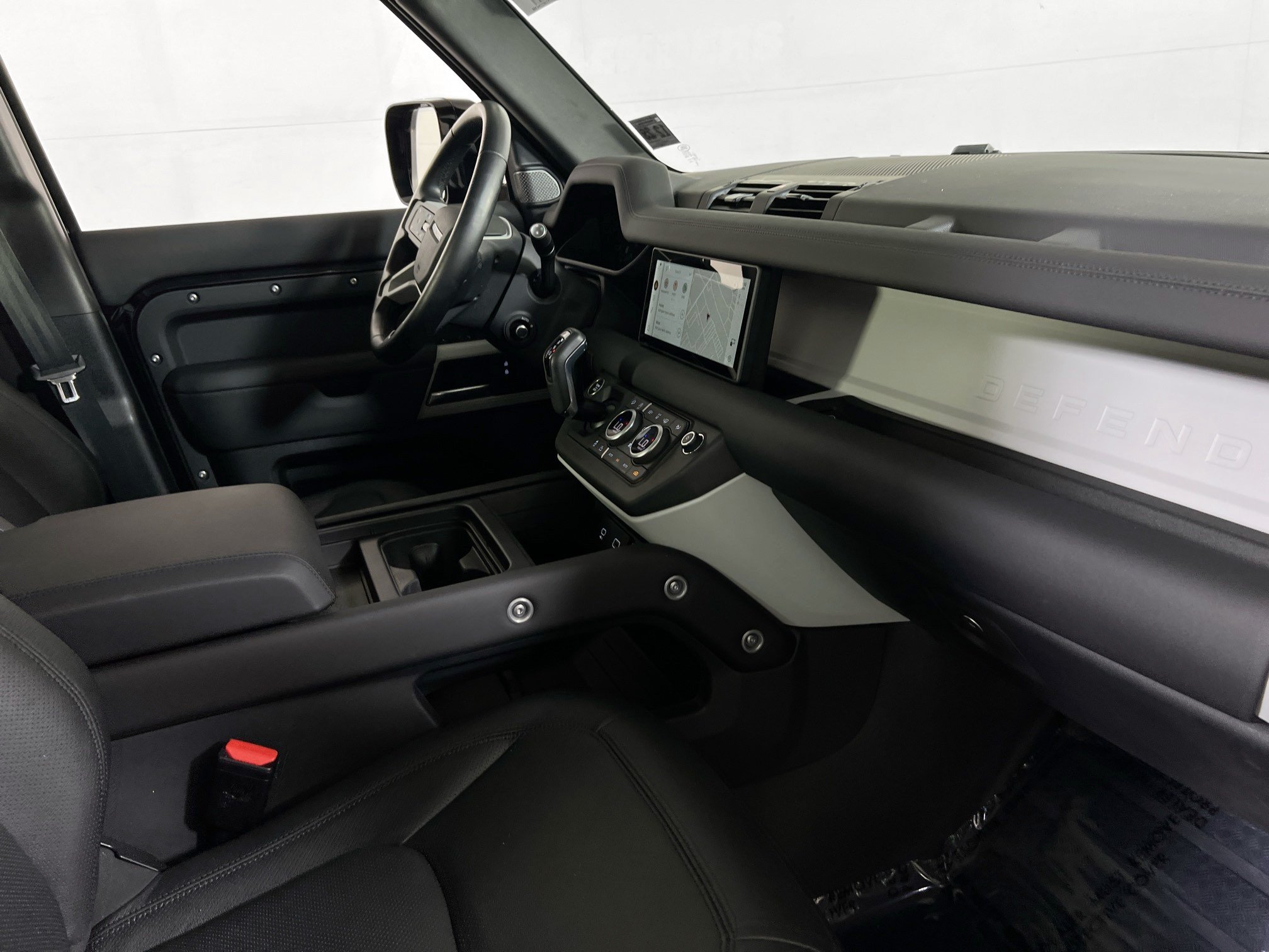 Used 2024 Land Rover Defender 110 S AWD/4WD image 29