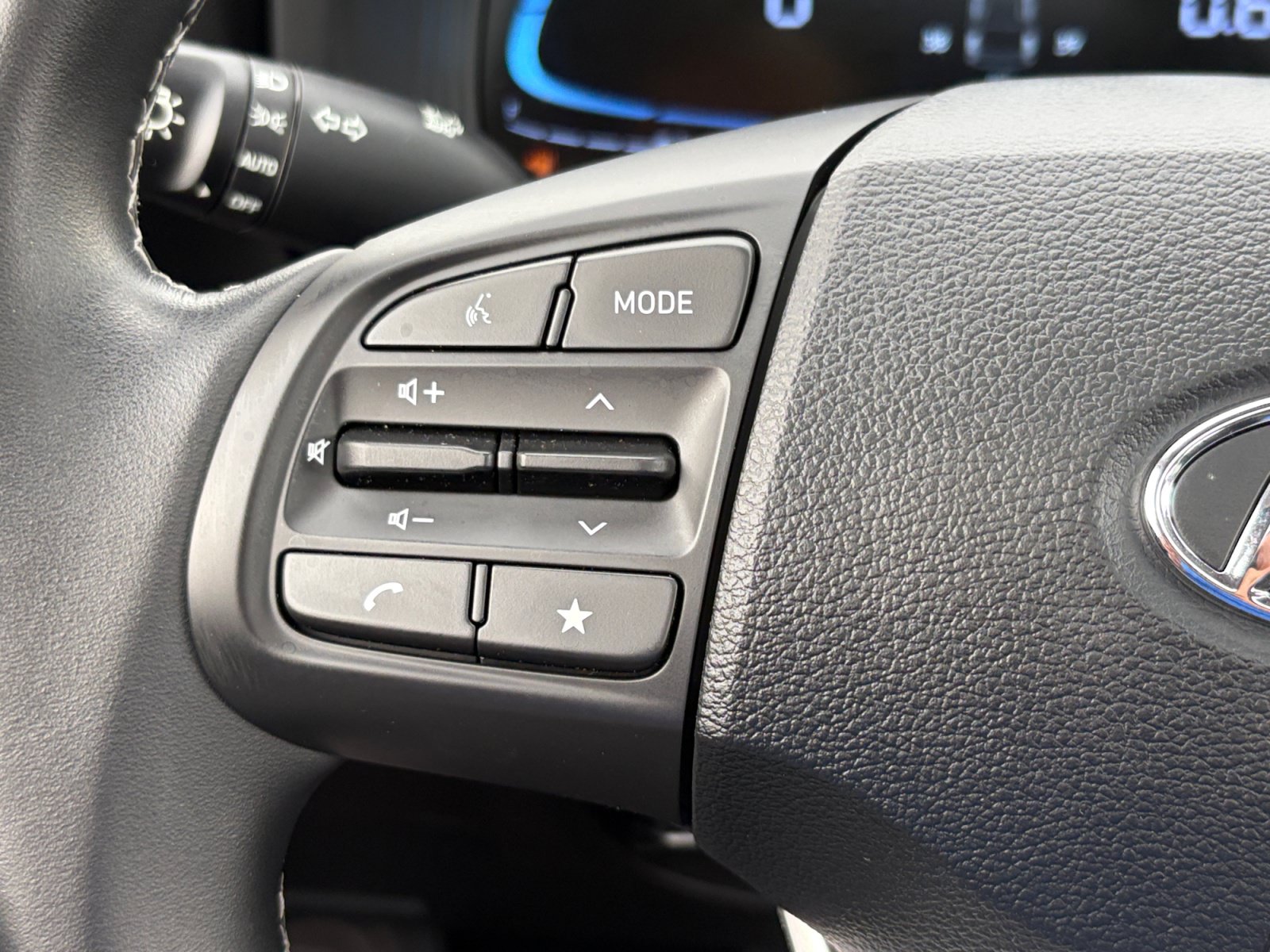 Used 2025 Hyundai Venue SEL FWD image 18