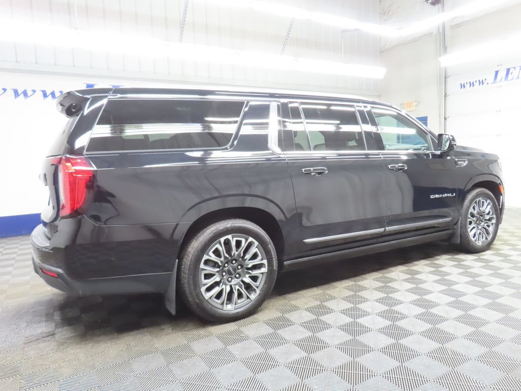 Used 2024 GMC Yukon XL Denali Ultimate AWD/4WD image 4