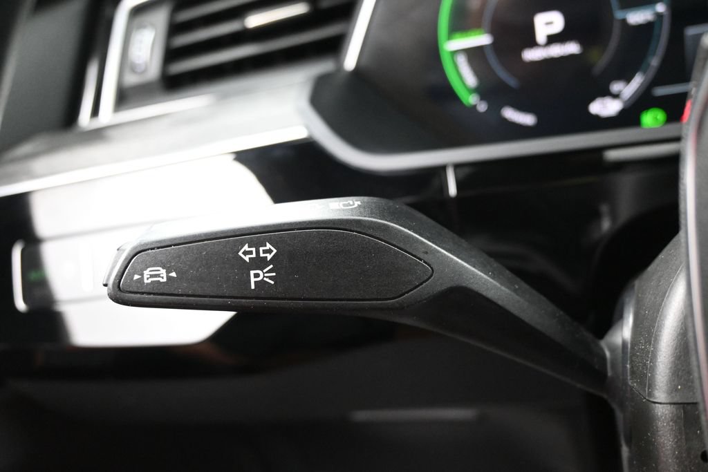 Used 2022 Audi e-tron Premium Plus w/ Premium Plus Package AWD/4WD image 20