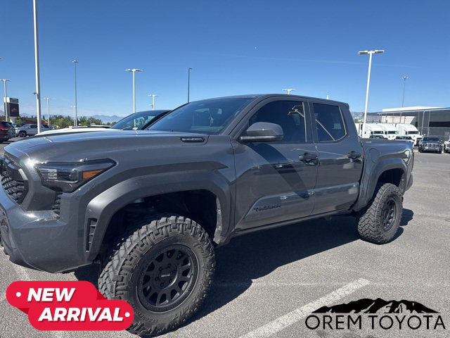 Used 2025 Toyota Tacoma TRD Off-Road AWD/4WD image 2