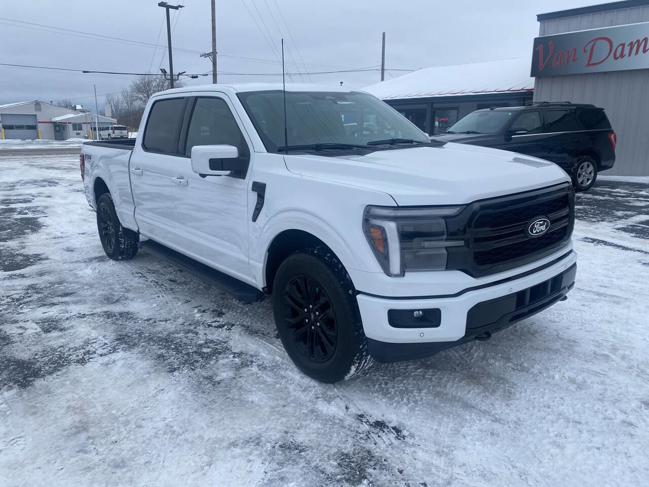 Used 2025 Ford F150 Lariat w/ FX4 Off-Road Package image 4