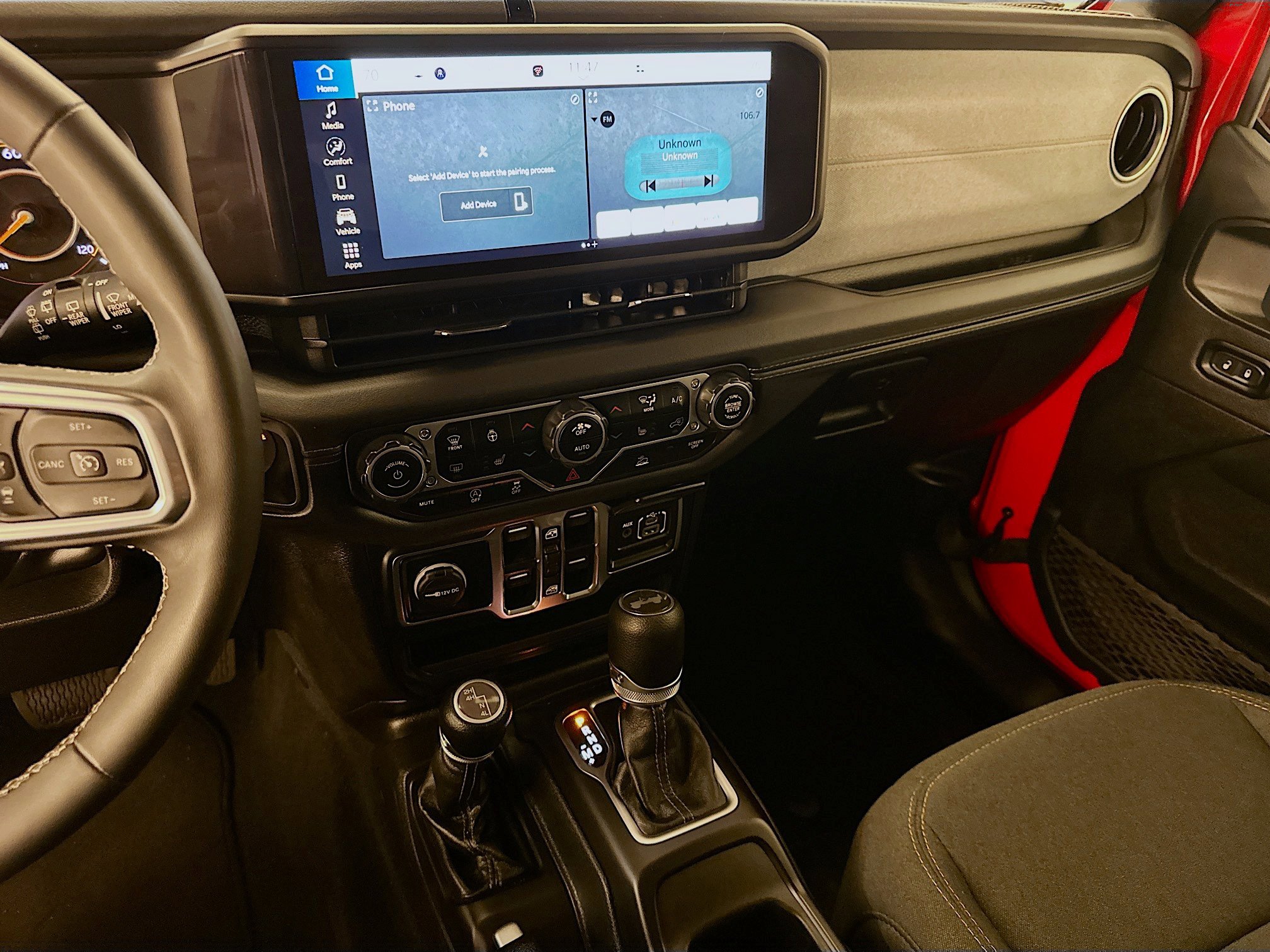 Used 2025 Jeep Wrangler Sahara image 25