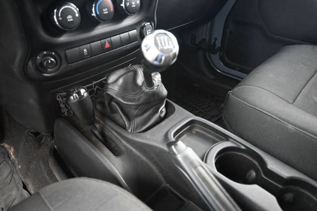 Used 2015 Jeep Wrangler Unlimited Sport AWD/4WD image 22