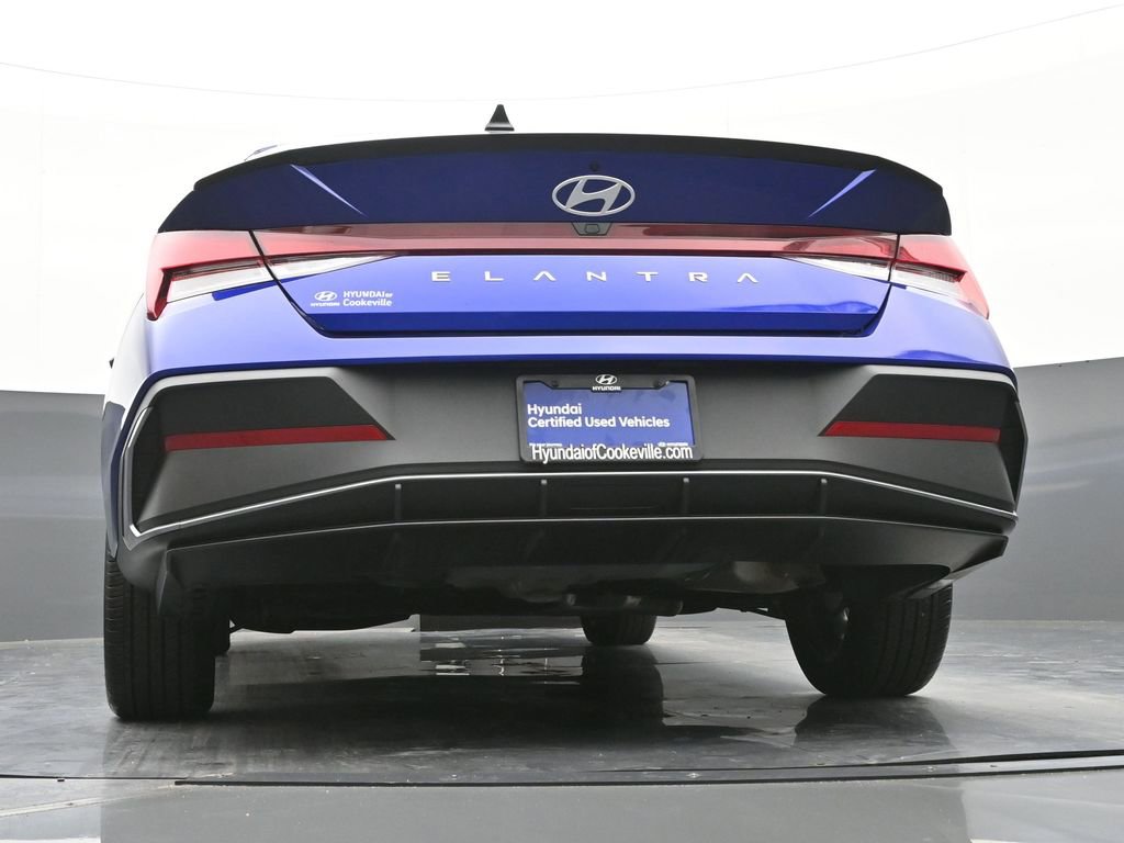 Certified 2025 Hyundai Elantra Sport image 40