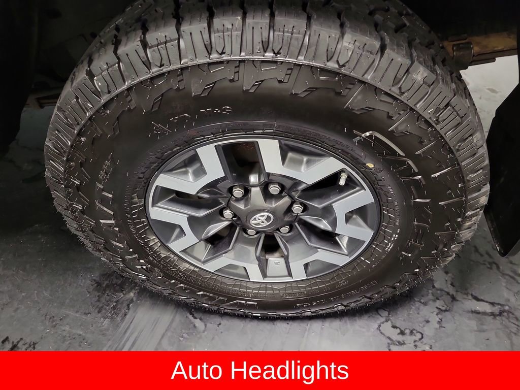 Used 2016 Toyota Tacoma TRD Off-Road w/ Premium & Technology Package image 10