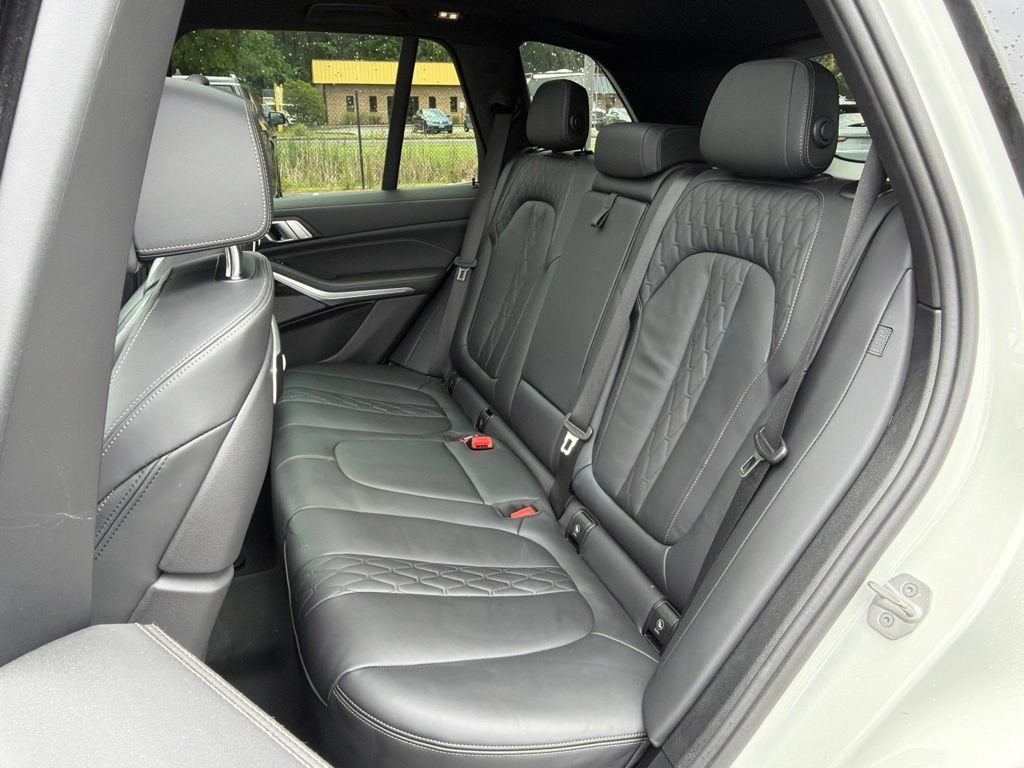 Used 2025 BMW X5 xDrive50e AWD/4WD image 22