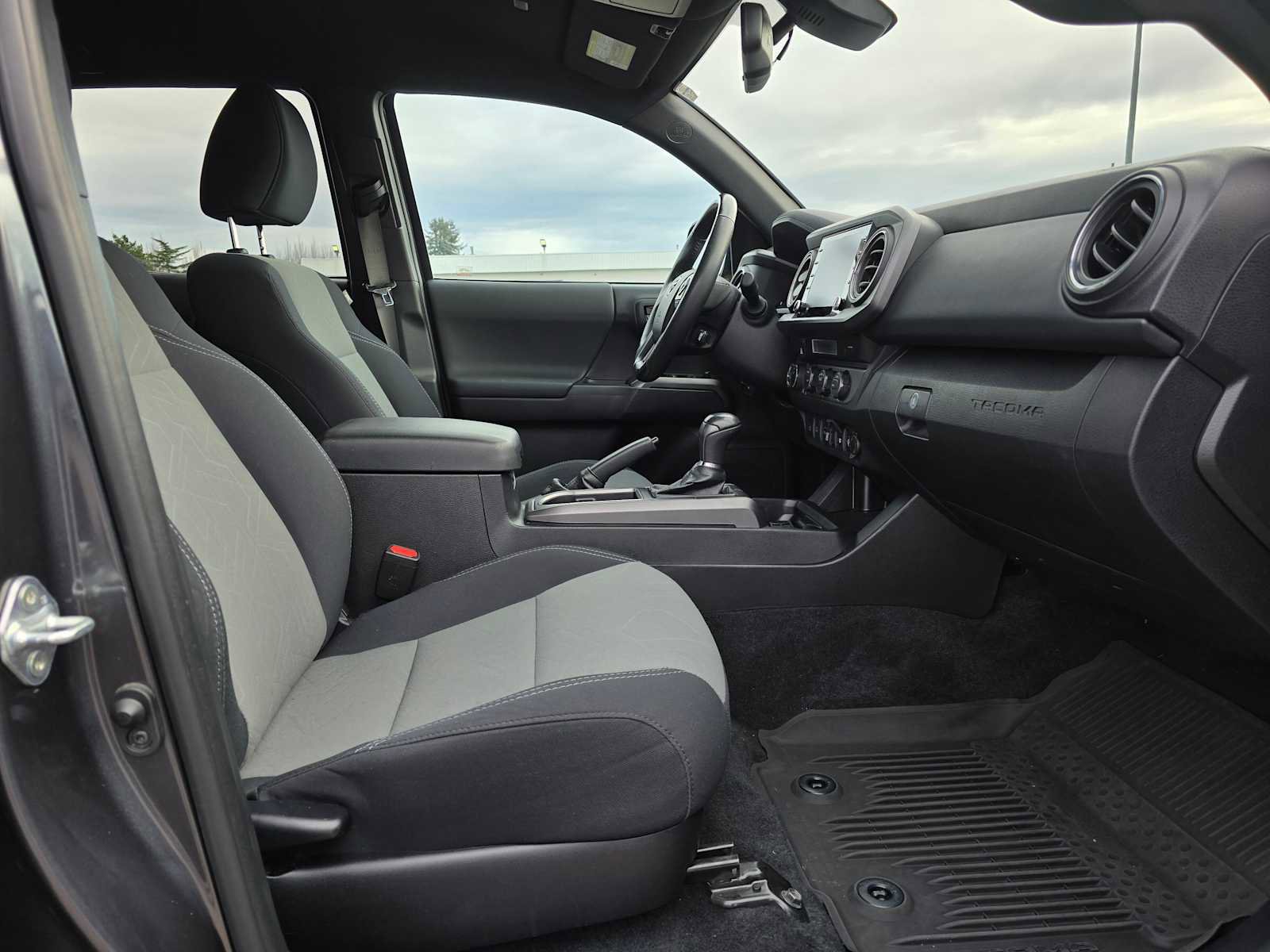 Used 2021 Toyota Tacoma TRD Sport w/ Technology Package image 13