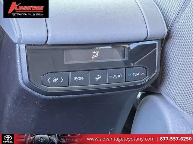 Used 2023 Toyota Highlander LE AWD/4WD image 17