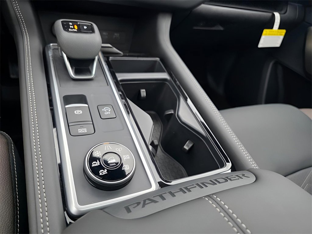 New 2025 Nissan Pathfinder Platinum image 32