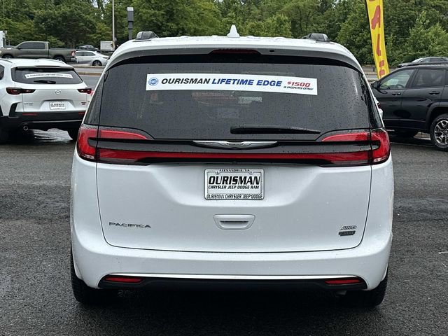 Used 2022 Chrysler Pacifica Touring-L AWD/4WD image 3
