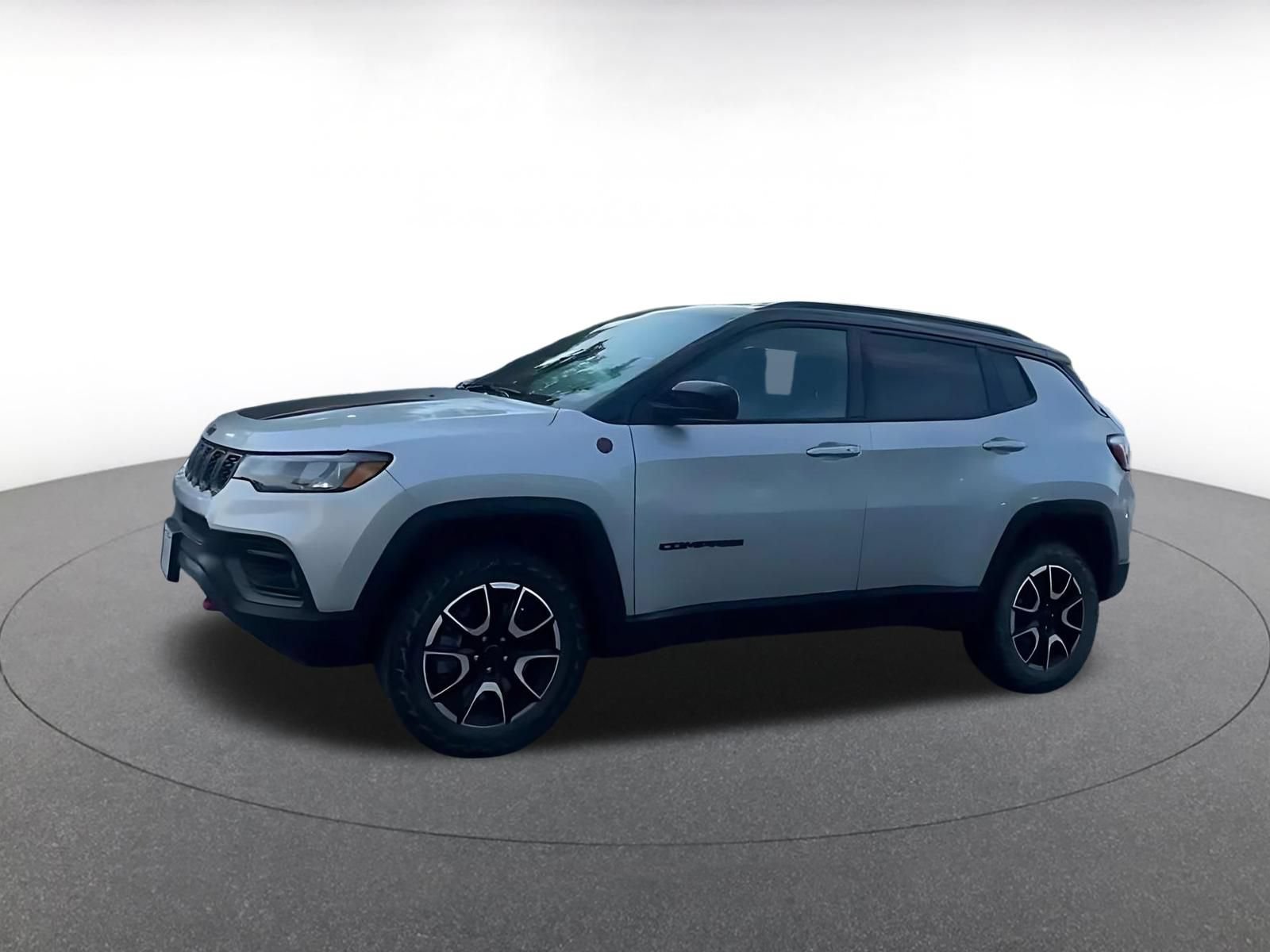 Used 2025 Jeep Compass Trailhawk AWD/4WD image 7