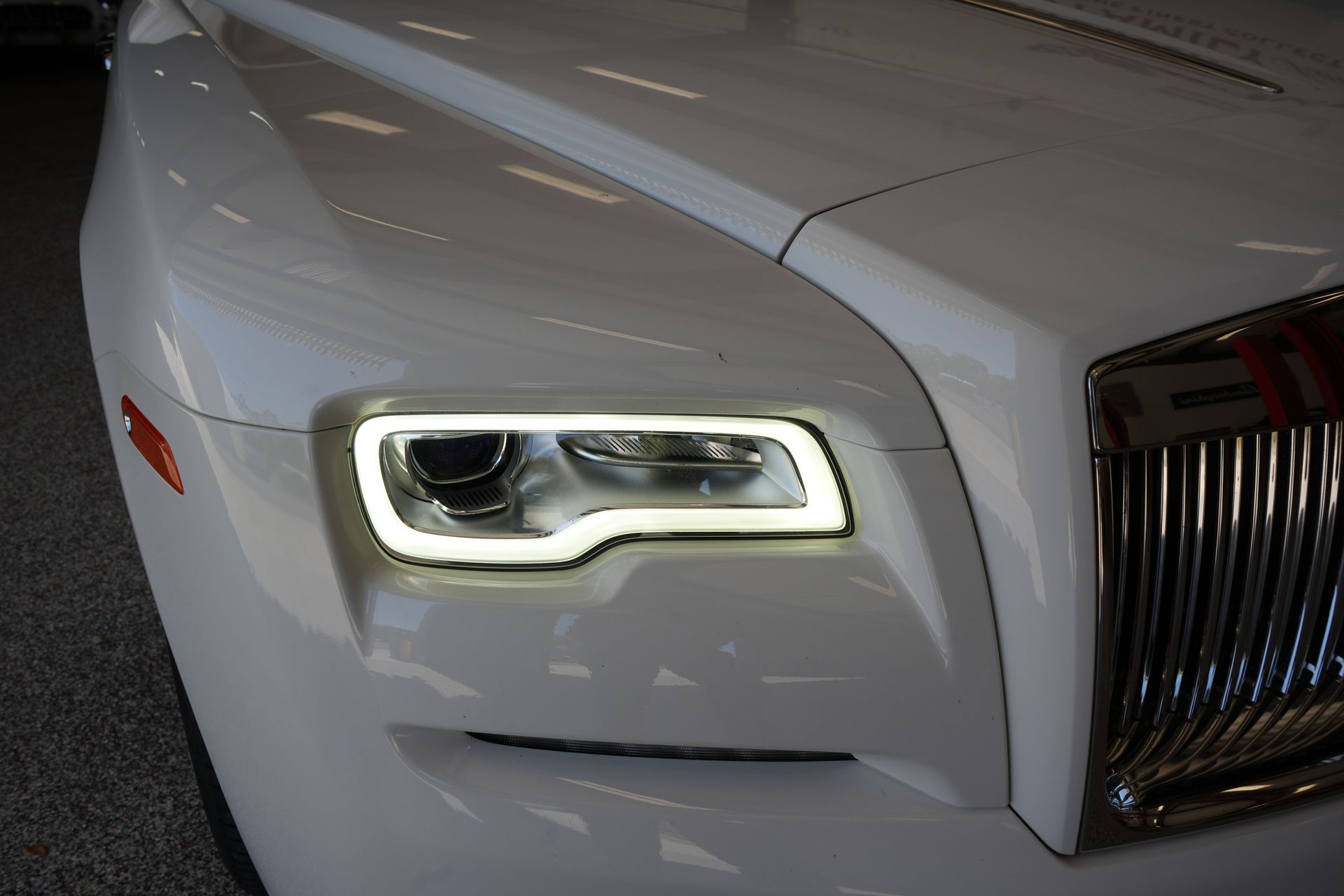 Used 2017 Rolls-Royce Dawn image 33