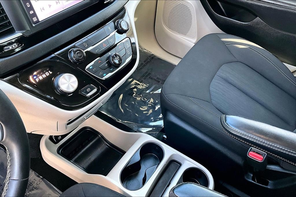 Certified 2024 Chrysler Voyager LX image 11