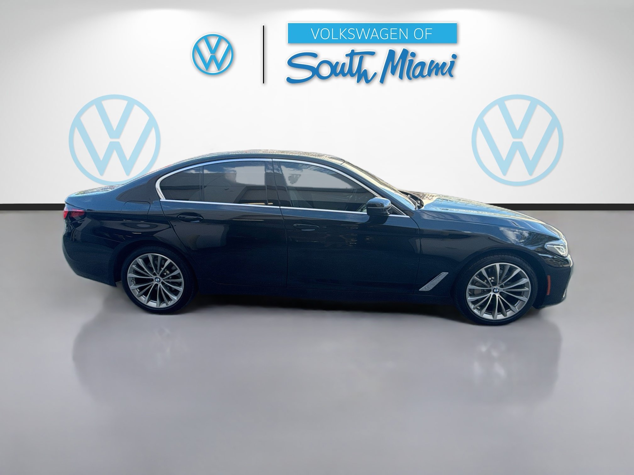 Used 2023 BMW 530i w/ Convenience Package RWD image 8