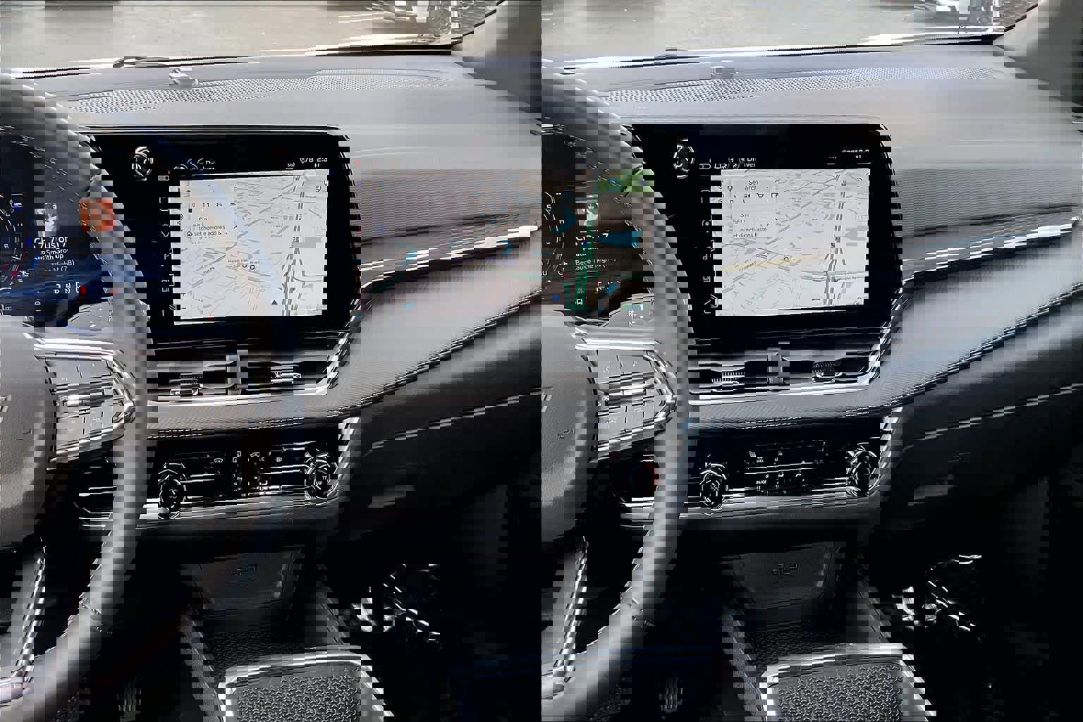 Used 2025 Chevrolet Equinox LT w/ Safety and Technology Package image 6