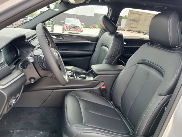 New 2026 Jeep Grand Cherokee L Limited w/ Luxury Tech Group II AWD/4WD image 12