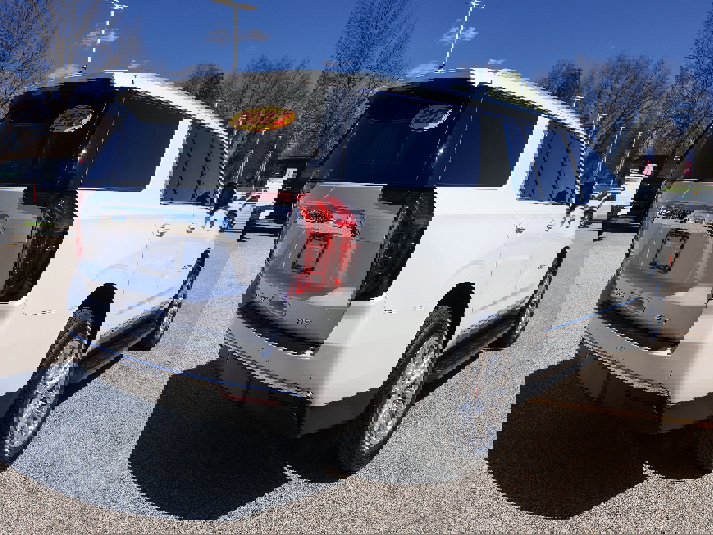 Used 2022 GMC Yukon XL SLT w/ SLT Premium Package image 5