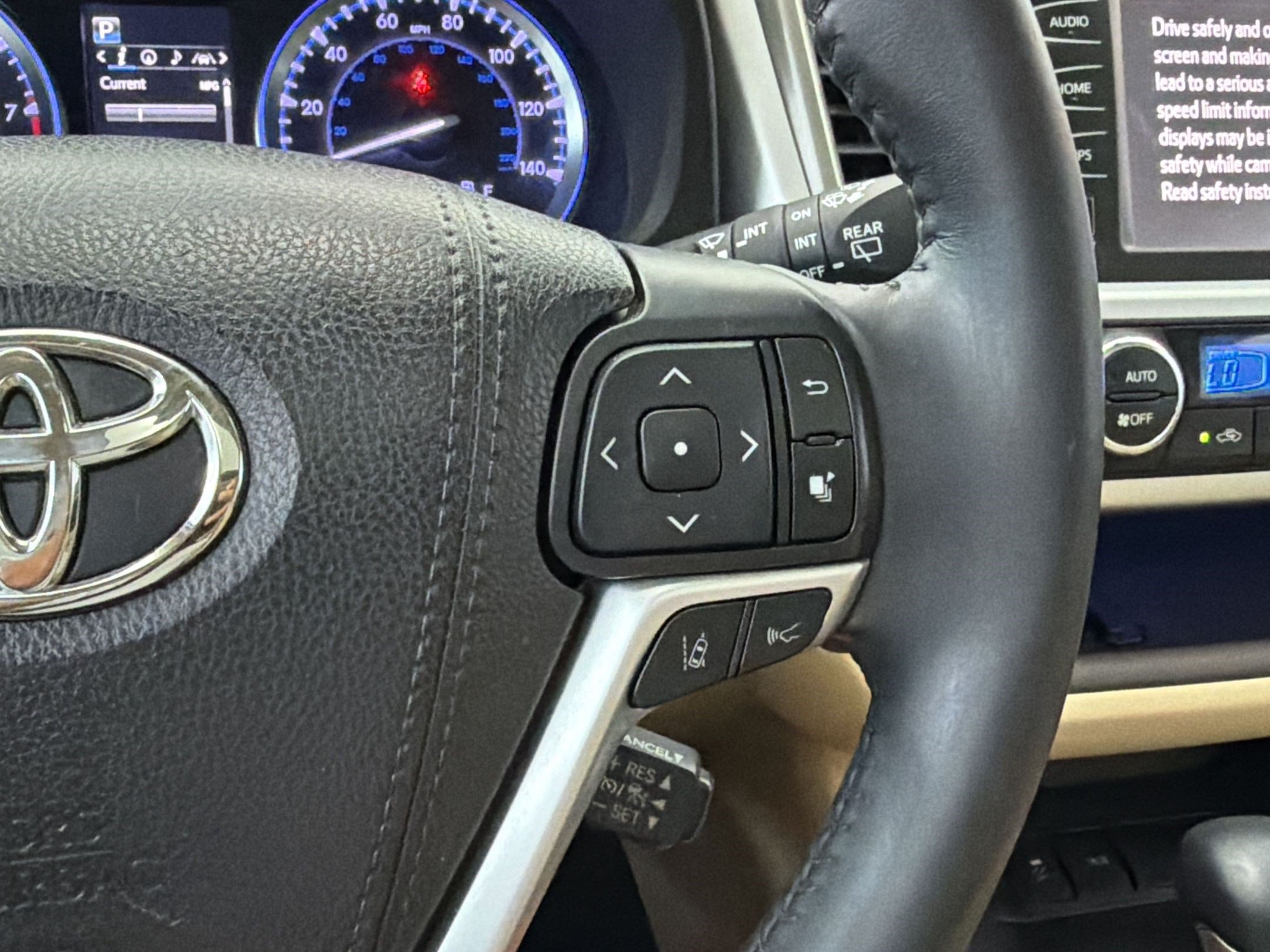 Used 2019 Toyota Highlander Limited FWD image 30