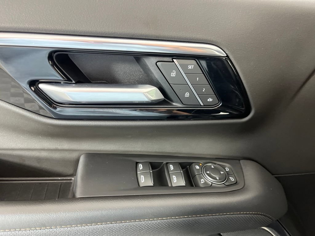 Certified 2025 Chevrolet Tahoe High Country AWD/4WD image 24