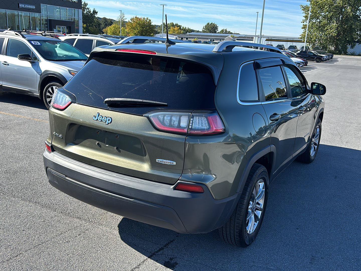 Used 2019 Jeep Cherokee Latitude Plus w/ Cold Weather Group AWD/4WD image 3