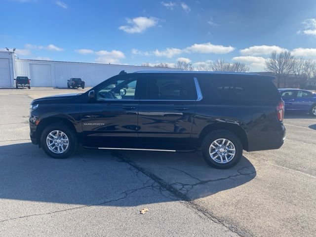 Used 2023 Chevrolet Suburban LT AWD/4WD image 3