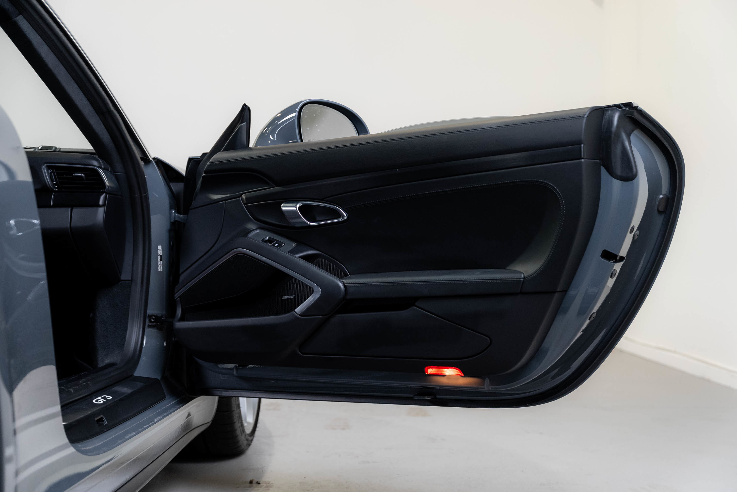 Used 2018 Porsche 911 GT3 image 24