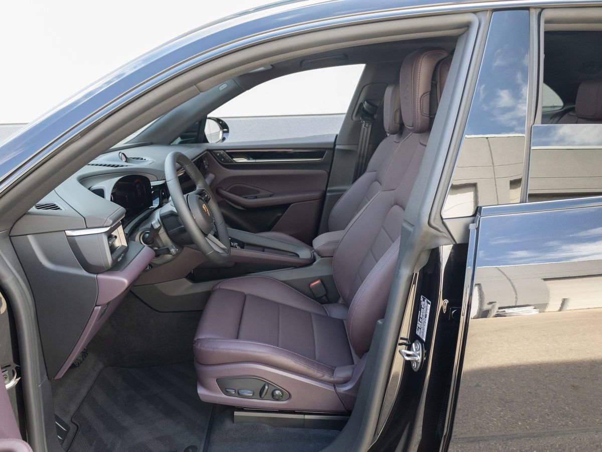 New 2025 Porsche Macan 4 Electric image 19